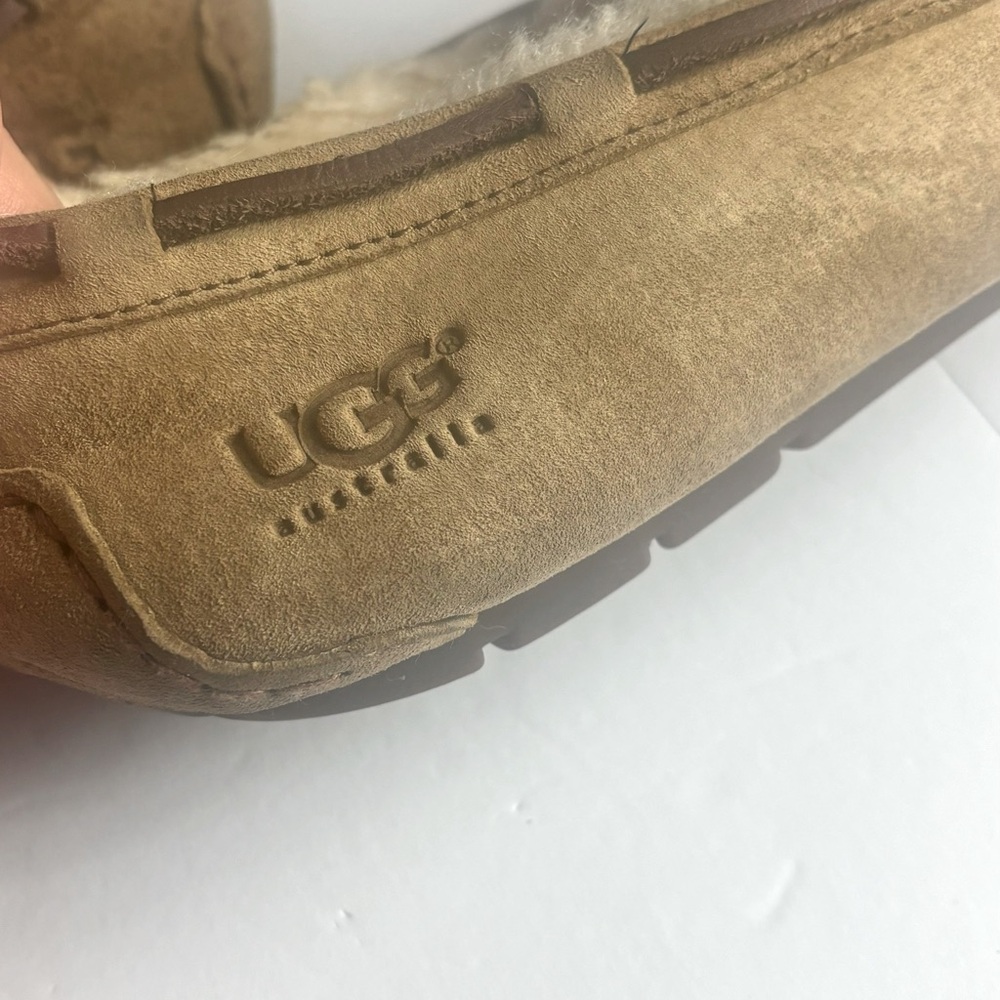 UGG| UGG Australia Dakota Moccasin slippers. Color Tan size 8 - Picture 3 of 15